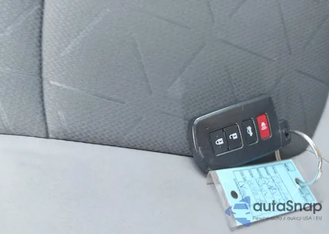 2021 Toyota Rav4 Xle z USA, uszkodzony, nr VIN 2T3W1RFV8MC095277